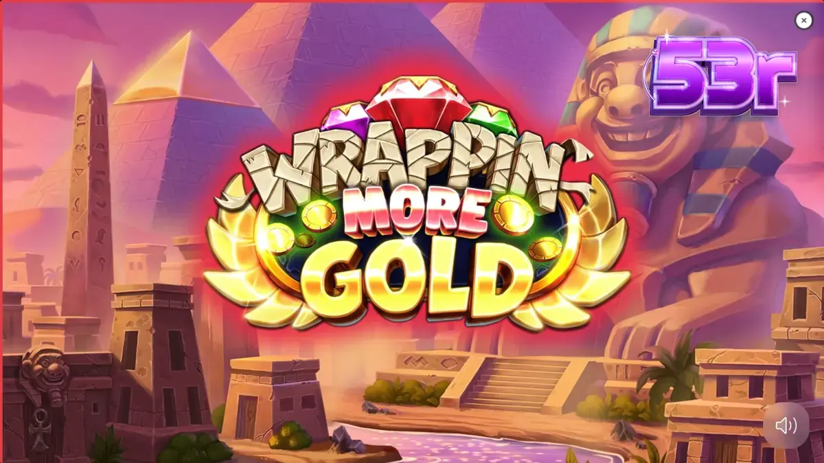 Múmia simpática em um cenário de deserto dourado no slot Wrappin’ More Gold
